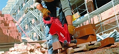 Применение ручной электрической алмазной отрезной машины Hilti DCH 230